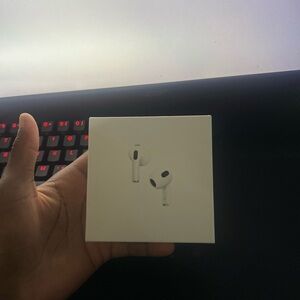 Apple White AirPods with MagSafe Charging Case